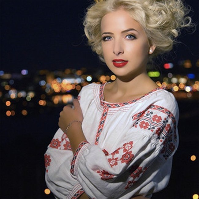 Дизайнерская блузка-вышиванка в белорусском этно-стиле- фото