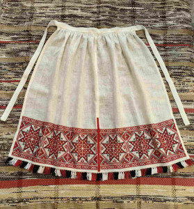 Передник ручной с махрами